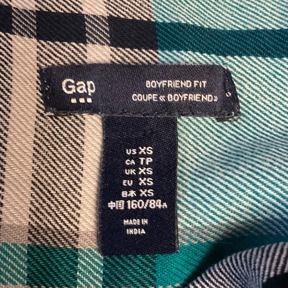 GAP Women's Plaid Button-Down Shirt - Green, Black, and White - Picture 5 of 7